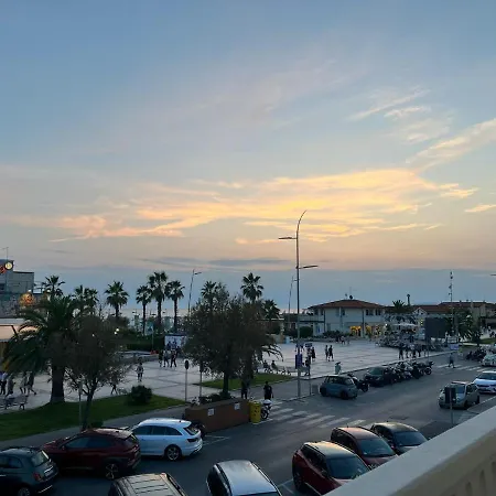 Al Mare 54 Luxury Гостевой дом Лидо-ди-Камайоре