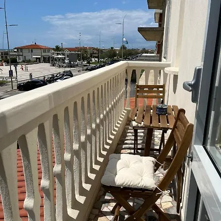 Al Mare 54 Luxury Гостевой дом Лидо-ди-Камайоре